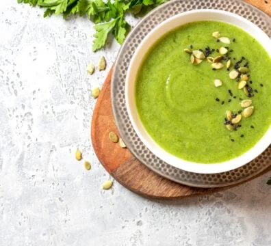 Crema de verduras vegana con proteína vegetal