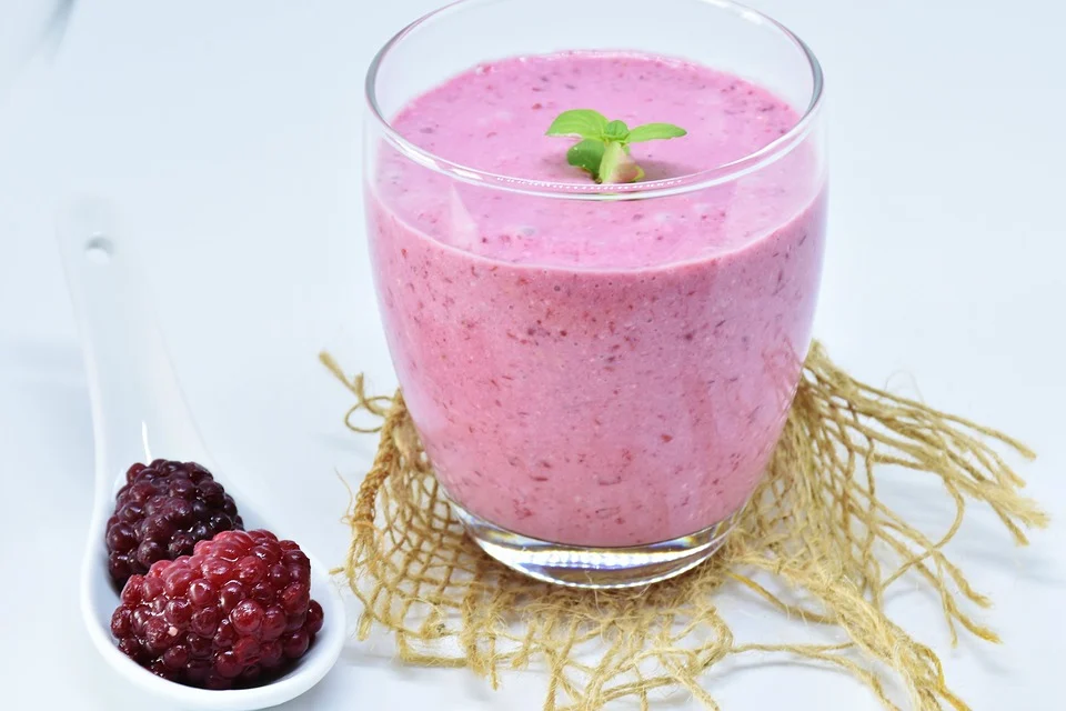 Batido de Frutos Rojos con Proteína Vegetal: Energía y Sabor en un Vaso